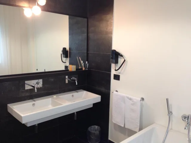 جناح، H2C HOTEL MILANOFIORI 9/10