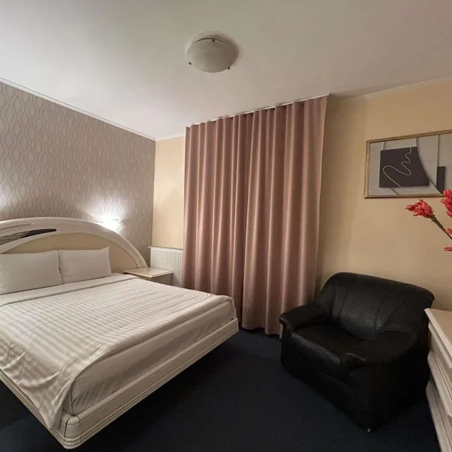 Suite, King Bed, Ibis Styles Dunarea Galati 5/6