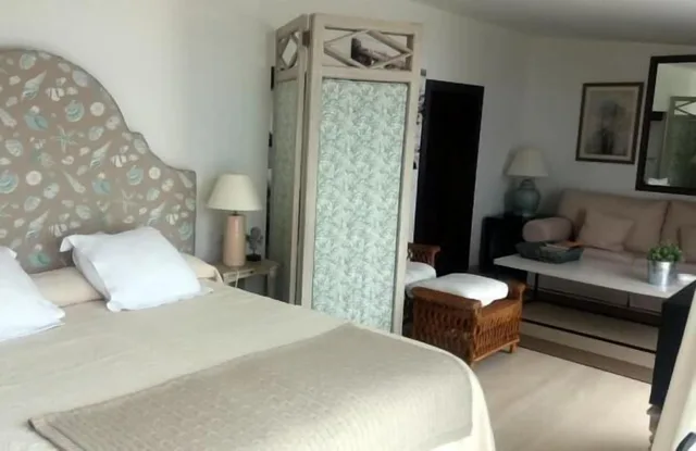 جناح ديلوكس بسريرين منفصلين بشرفة مع أريكة، ISLA BAJA SUITES 2/10