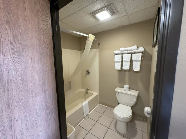 غرفة بسريرين كوين، Super 8 by Wyndham Winfield/Quail Ridge Area 2/4
