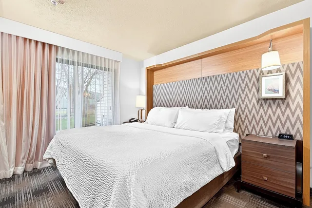 1 Bedroom, Suite, King Bed, River View, Holiday Inn Clarkston - Lewiston 2/10