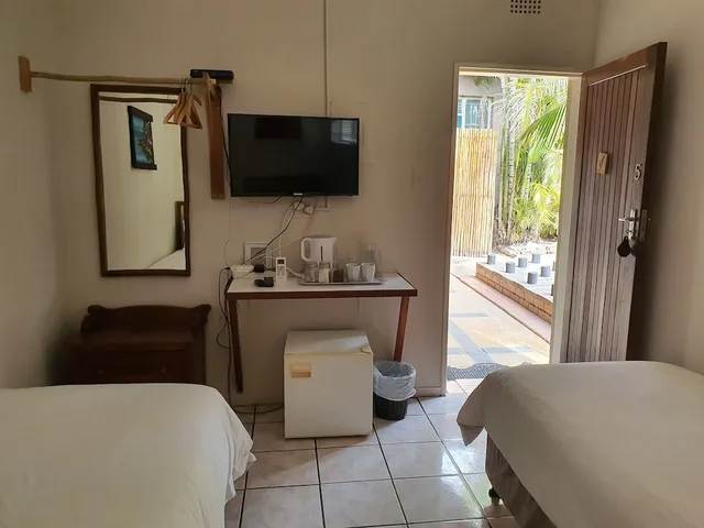 Room, Twin Beds, Outdoor Bath، A Traveller's Palm 3/4