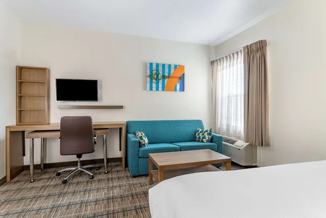Efficiency, King Bed, MainStay Suites Port Arthur - Beaumont South 2/2