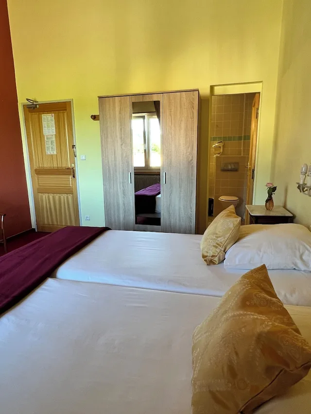 غرفة كومفورت بسريرين منفصلين، LOGIS HOTEL DES ROCHES 1/10