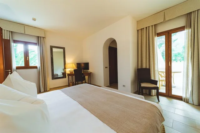 جناح كلاسيكي بإطلالة على المسبح مع سرير إضافي، Alberi del Paradiso Hotel 1/7