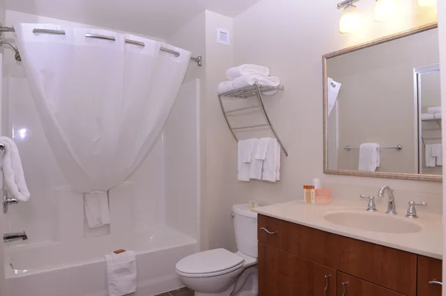 Deluxe, King Bed, Aspen Hotel Soldotna 4/5