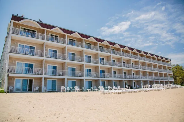 Suite, Bay View, Bayshore Resort 1/2