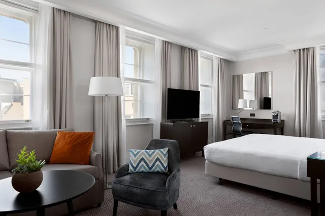 جناح ملكي بغرفتي نوم، Bristol Marriott Royal Hotel 2/3