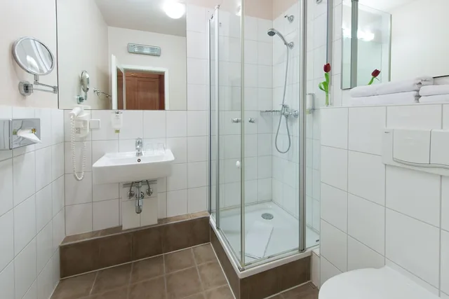 غرفة ديلوكس بشرفة مفردة بسريرين منفصلين، Hotel & Apartments Zarenhof Berlin Prenzlauer Berg 3/4