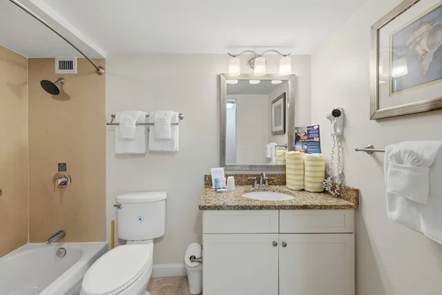 Standard, King Bed, Intracoastal View, Sofa، Hollywood Beach Tower 5/6