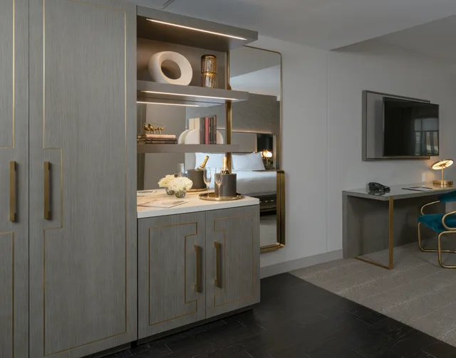 Deco, Suite, King Bed، Tulsa Club Hotel Curio Collection By Hilton 8/8