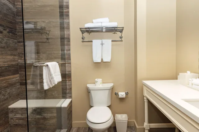 غرفة بسريرين مزدوجين، Lakehouse Hotel and Resort 4/4