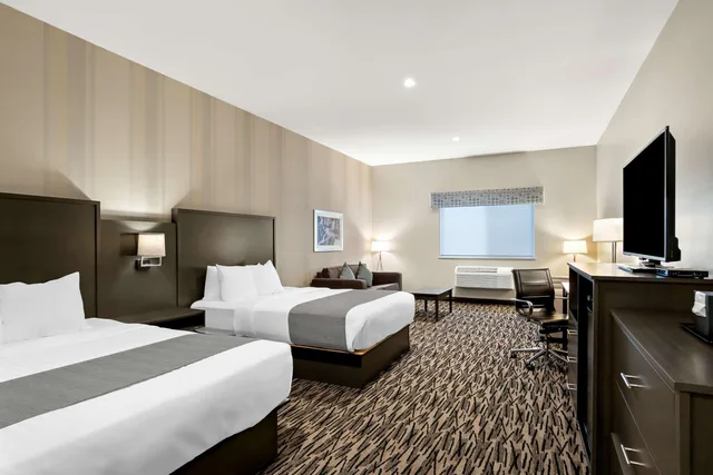 غرفة بسريرين كوين مع أريكة، Best Western Sawtooth Inn & Suites 4/6