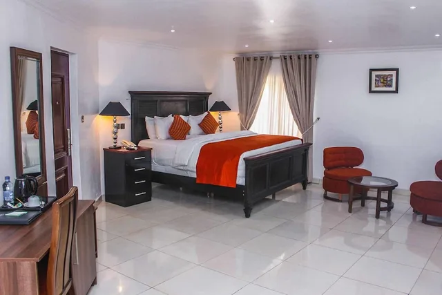 جناح تنفيذي بسرير كوين، The View Lekki 2/4