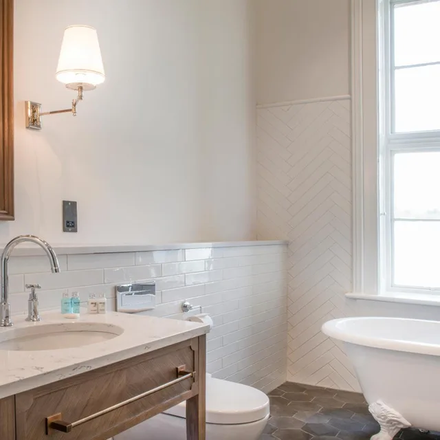 جناح جونيور، De Vere Latimer Estate 3/3