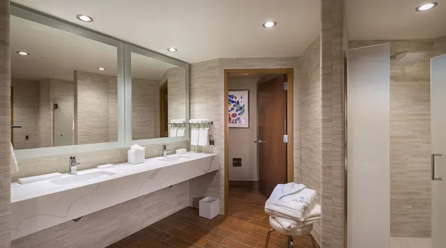 1 Bedroom, Deluxe, Suite, King Bed, 2 Bathrooms، Del Lago Resort & Casino 3/3
