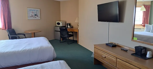 غرفة بسريرين كوين لذوي الإعاقة، Travelodge by Wyndham Lacombe 2/3