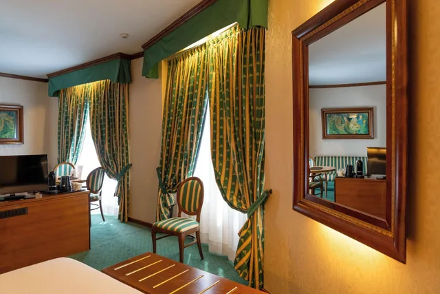 جناح جونيور، GRAND HOTEL TRENTO 5/8