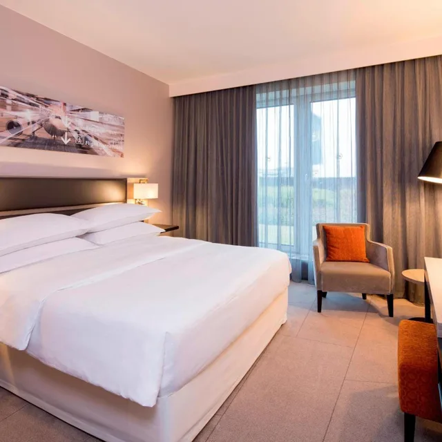 غرفة تنفيذية بسرير مزدوج، Sheraton Düsseldorf Airport Hotel 1/4