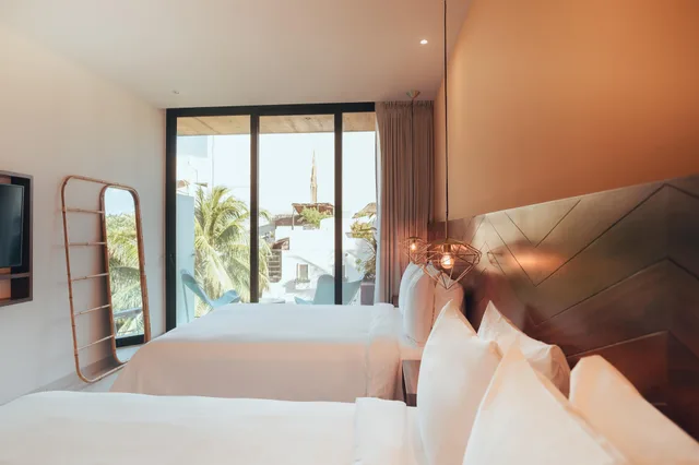 Superior, Double Bed, Street View, Calixta Hotel 1/9