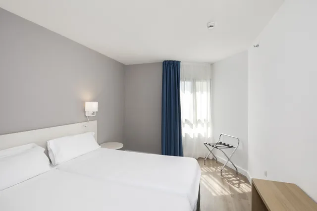 2 Bedrooms, Apartment, Twin Beds, Sea Front, Sofa، Sol Puerto Marina 2/4