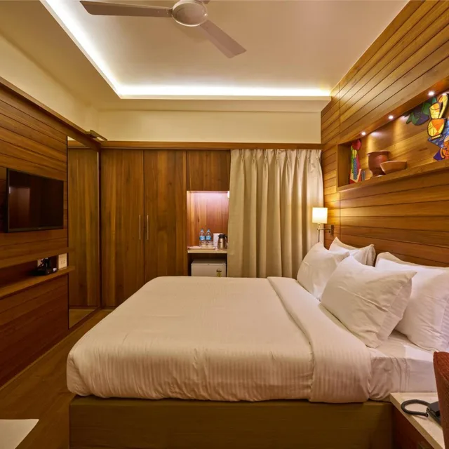 غرفة ديلوكس بسرير كينج، Hotel Atharv 1/10