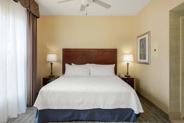 استوديو بسرير كينج لذوي الإعاقة، Homewood Suites By Hilton Sacramento Airport-Natomas 1/2