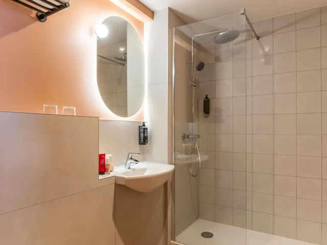جناح عائلي قياسي بسرير مزدوج مع أريكة، Ibis Styles Reims Centre Cathedrale 7/7