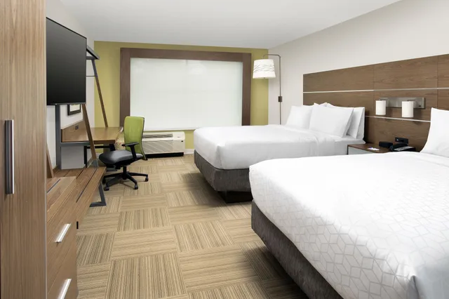 غرفة قياسية بسريرين كوين لذوي الإعاقة، Holiday Inn Express Pensacola Downtown 3/9