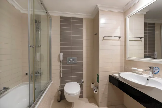 غرفة قياسية بسرير مزدوج وسرير فردي بإطلالة على البحر، Orange County Belek 9/10