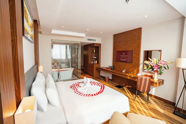 جناح جونيور بسرير كينج، Van Phat Riverside Hotel 2/10