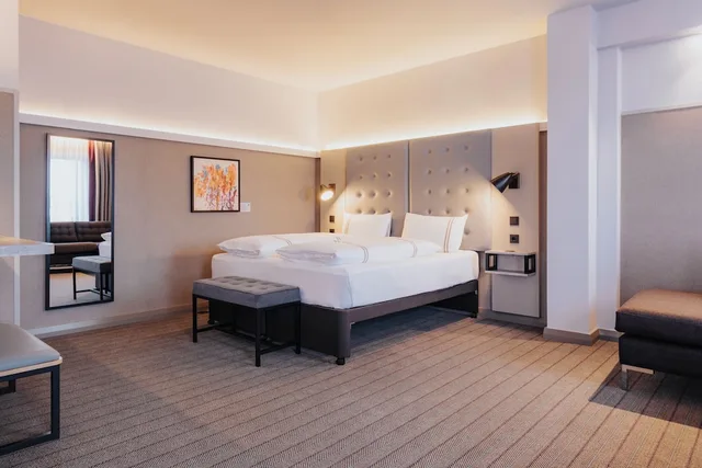 غرفة سوبيريور بسرير مزدوج، Premier Inn Cologne City Mediapark Hotel 1/3