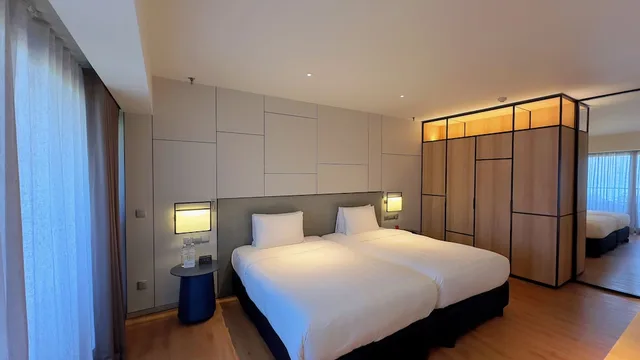 غرفة بريميير بسريرين منفصلين بإطلالة على البحر بشرفة، Parkroyal Penang Resort 3/5