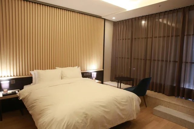 غرفة بسرير مزدوج بحمام خاص، Hotel East9 1/4