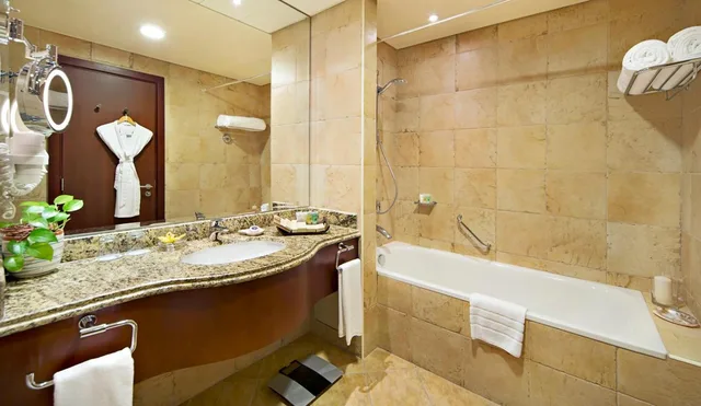 غرفة ديلوكس بسريرين منفصلين بإطلالة على البحر، Danat Jebel Dhanna Resort 7/7