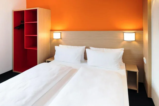 غرفة قياسية بسرير مزدوج، B B Hotel Frankfurt Airport 1/2