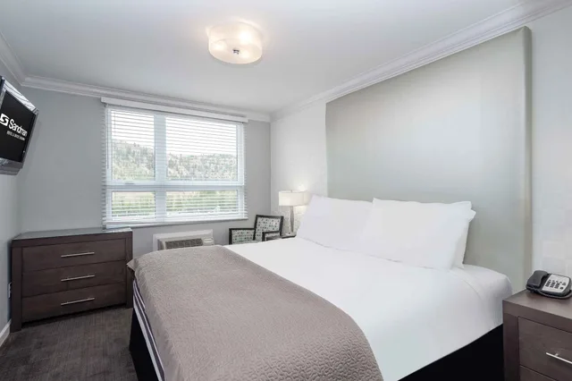 Tower, Suite, King Bed, Balcony, Kitchenette، Sandman Hotel Kelowna 3/6