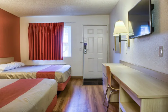 غرفة قياسية بسريرين كوين، Motel6 Seattle, WA - South 2/6