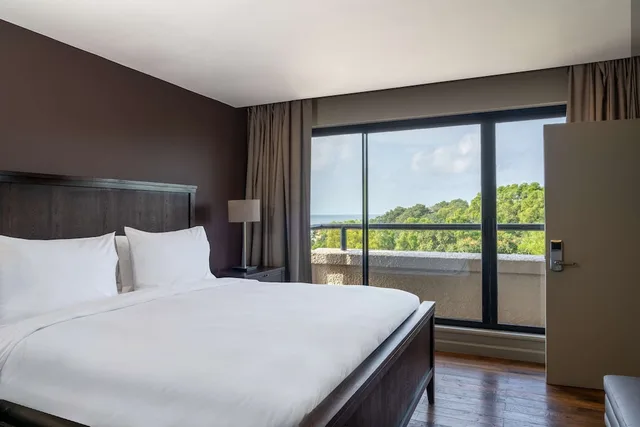 غرفة سوبيريور بإطلالة على الحديقة بشرفة، Radisson Blu Mammy Yoko Hotel Freetown 2/7