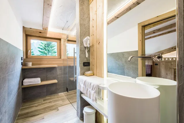 جناح بشرفة، HOTEL CHALET PINETA 6/7
