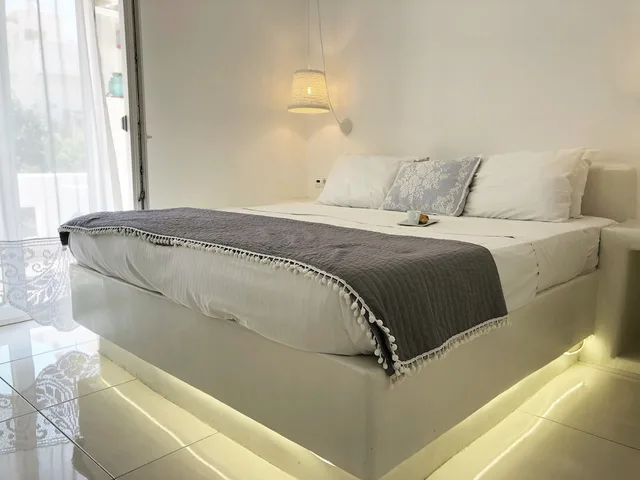 Deluxe, King Bed, City View, Studios Taki's Place 1/2
