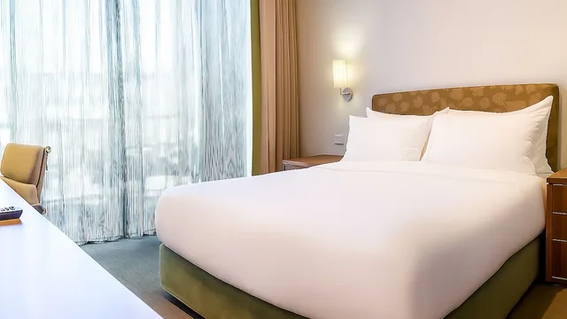 Suite, King Bed, Garden View, Holiday Inn Port Moresby 1/9