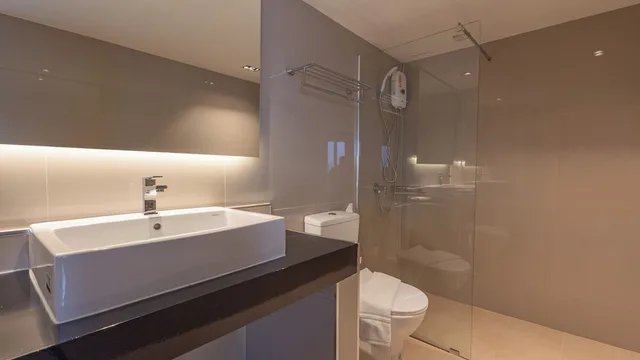جناح رئاسي بسرير مزدوج وسرير فردي، B2 Surat Thani Boutique & Budget Hotel 1/1