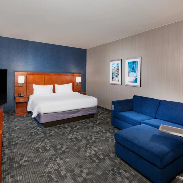 جناح بسرير كينج بغرفة نوم واحدة مع أريكة بحوض استحمام لذوي الإعاقة، Courtyard By Marriott Santa Ana Orange County 1/3