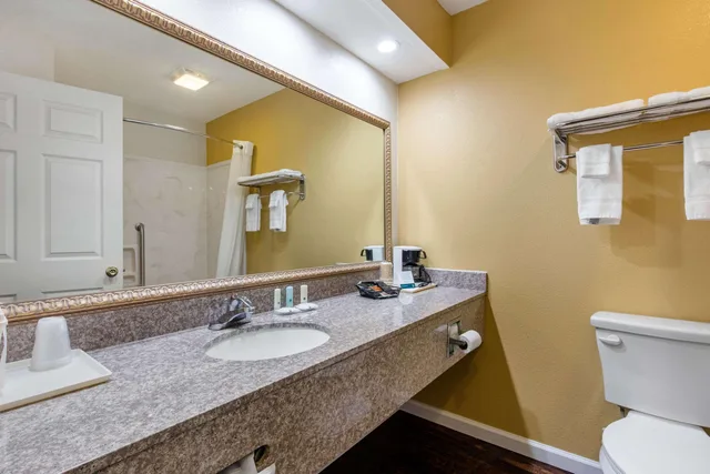غرفة بسرير كينج، Quality Inn West Memphis 4/4