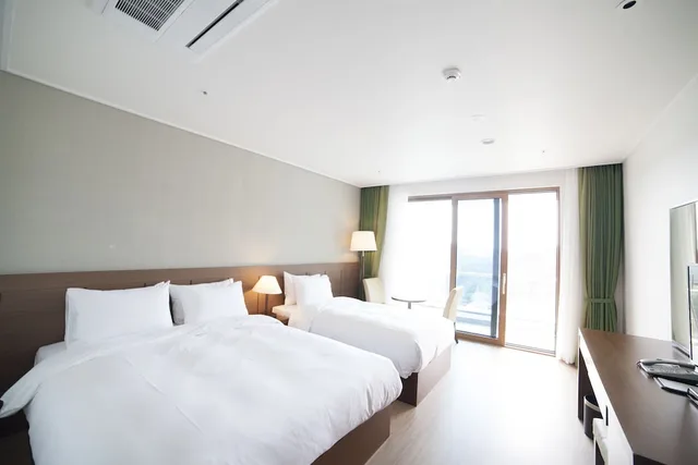 غرفة سوبيريور بسرير مزدوج وسرير فردي بغرفة نوم واحدة، Dongwon Royal Country Club & Resort 1/3