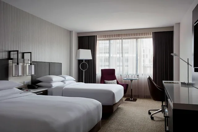 غرفة بسريرين مزدوجين لذوي الإعاقة، Washington Marriott Georgetown 1/2