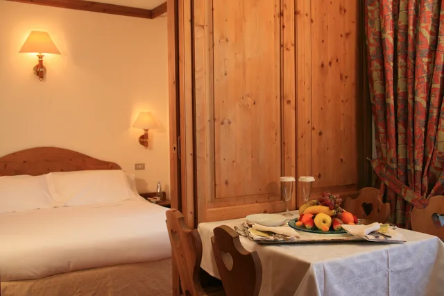غرفة كلاسيكية عائلية، Hotel Alaska Cortina 2/2
