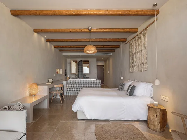 غرفة بسرير مزدوج بإطلالة على البحر بشرفة، The Theodore Boutique Hotel 3/8