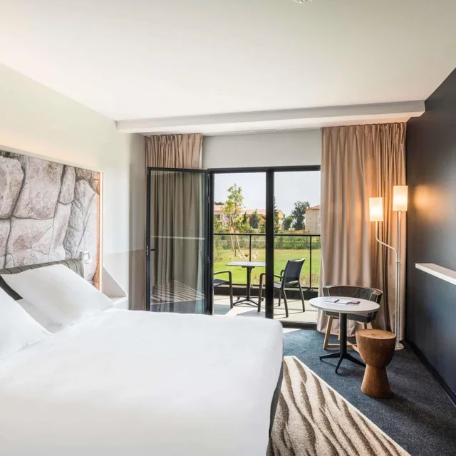 غرفة سوبيريور بسرير مزدوج أو سريرين منفصلين بشرفة، Hotel Mercure Bastia Biguglia 2/9